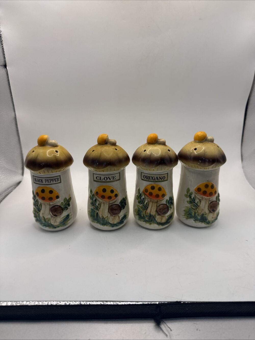 Vtg 1970s Ceramic Mushroom Spice Shakers Set Black Pepper Clove Oregano Chili *